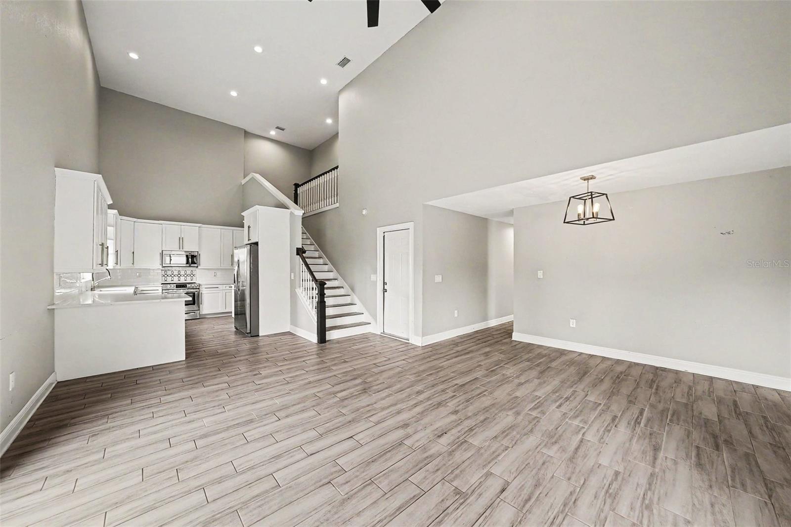 2619 W St Conrad Property Photo 13
