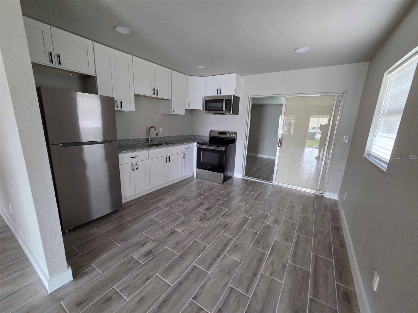 38300 Henry Dr Property Photo 9