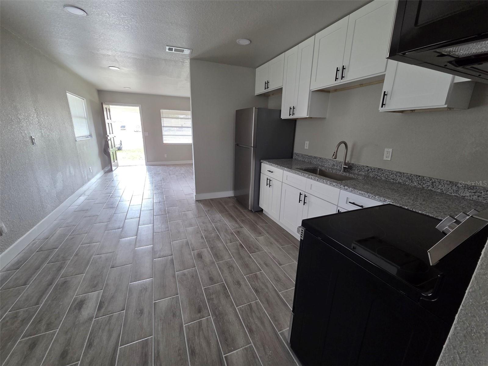38300 Henry Dr Property Photo 10