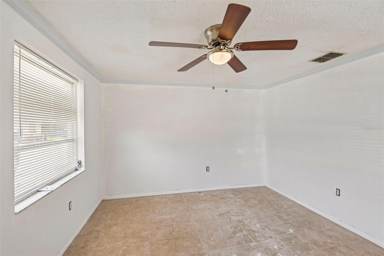 4923 Getner St Property Photo 4