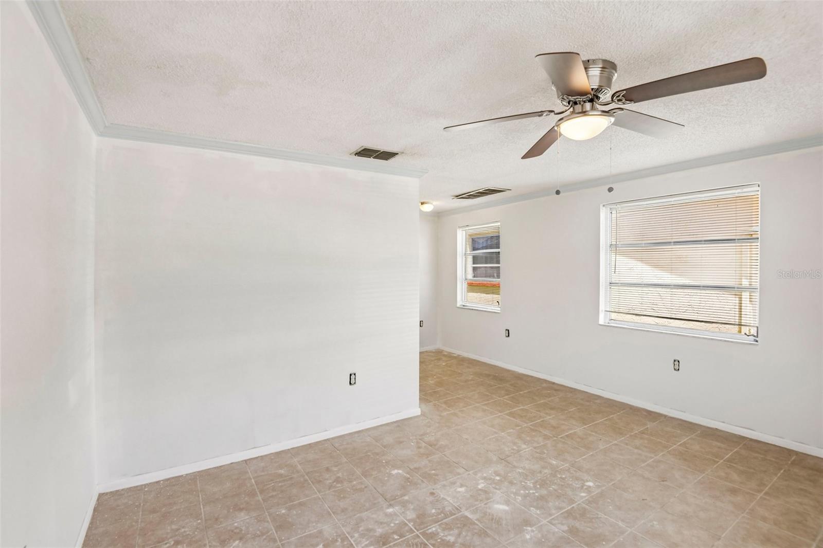 4923 Getner St Property Photo 6