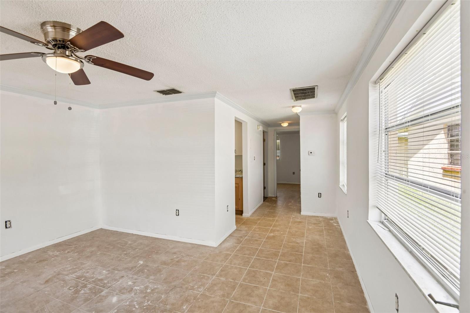 4923 Getner St Property Photo 7