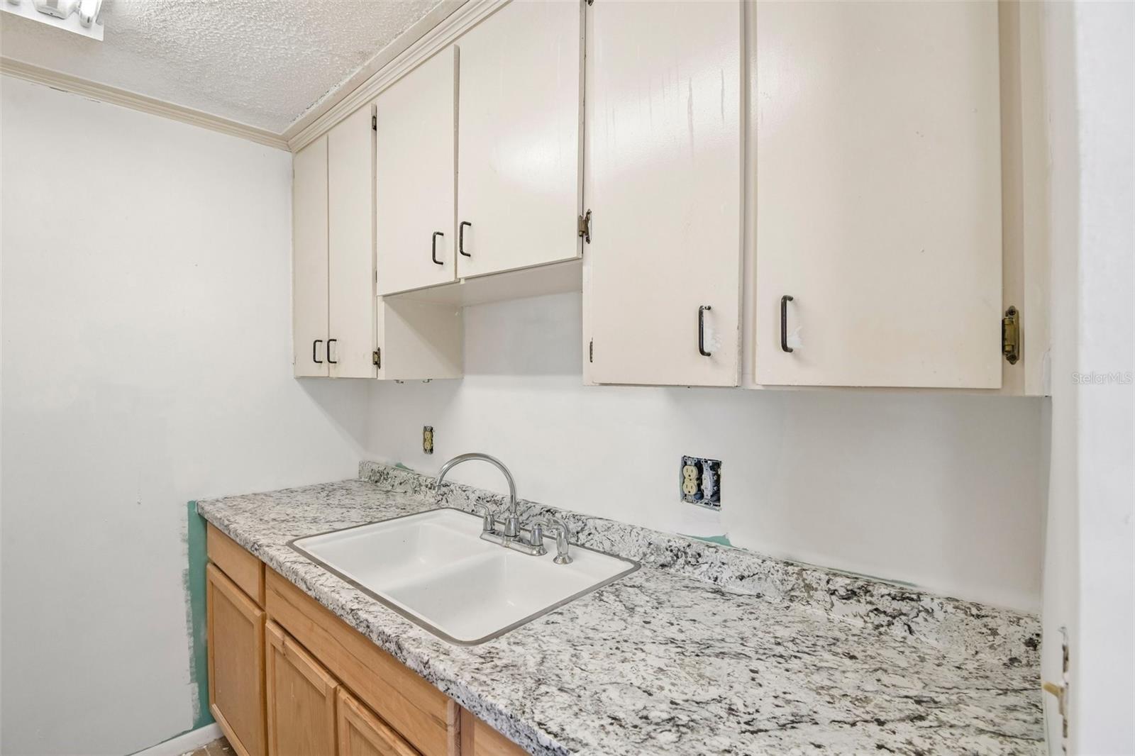 4923 Getner St Property Photo 13