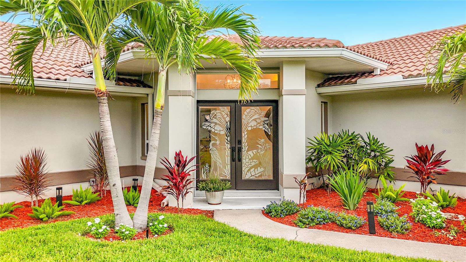 324 LEEWARD IS Property Photo 1