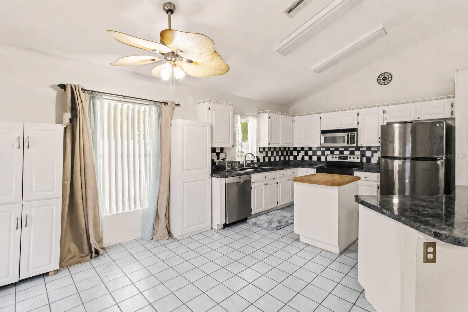 9714 Stone Mountain Pl Property Photo 6