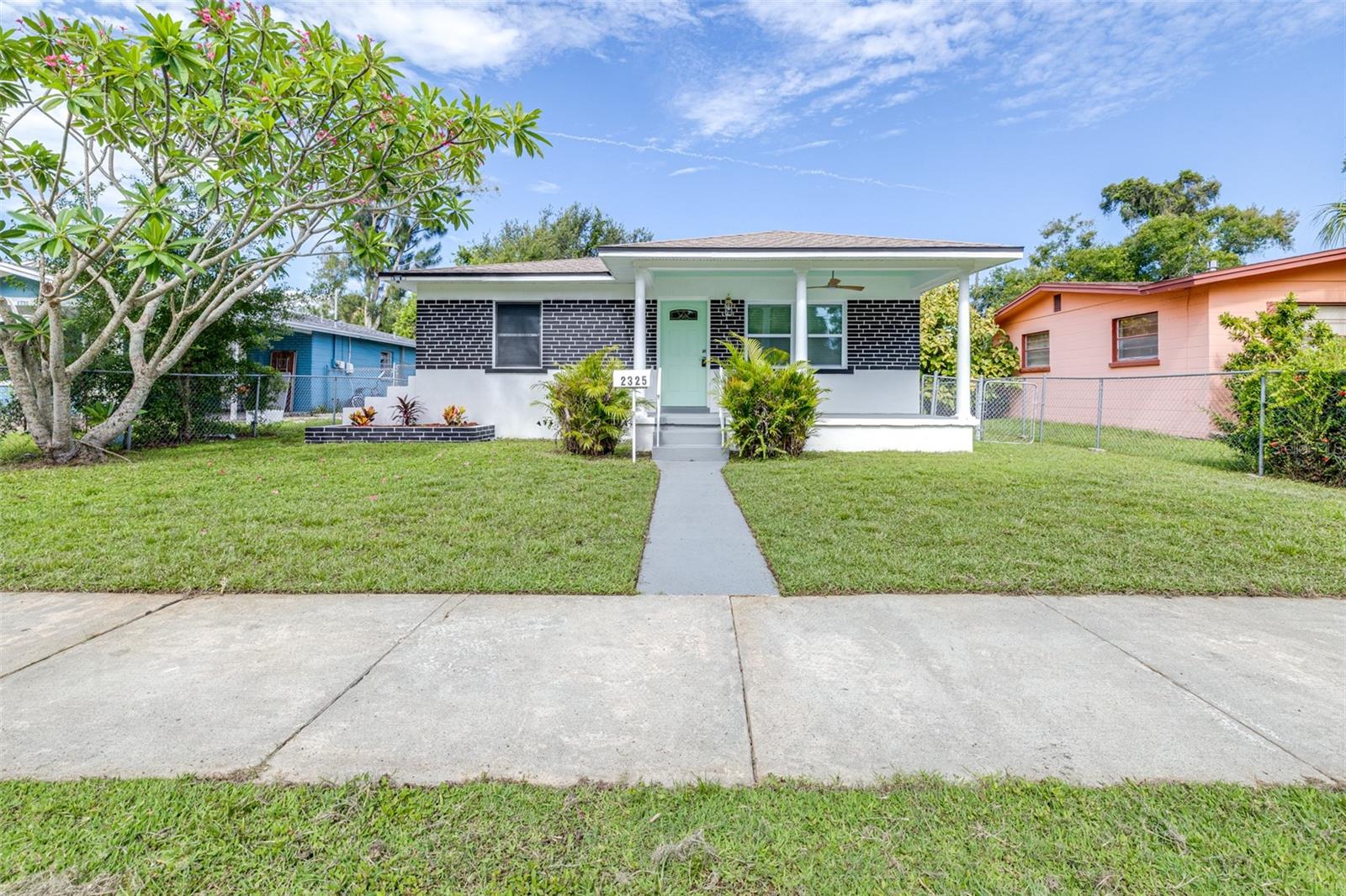 2325 Highland St S Property Photo 4