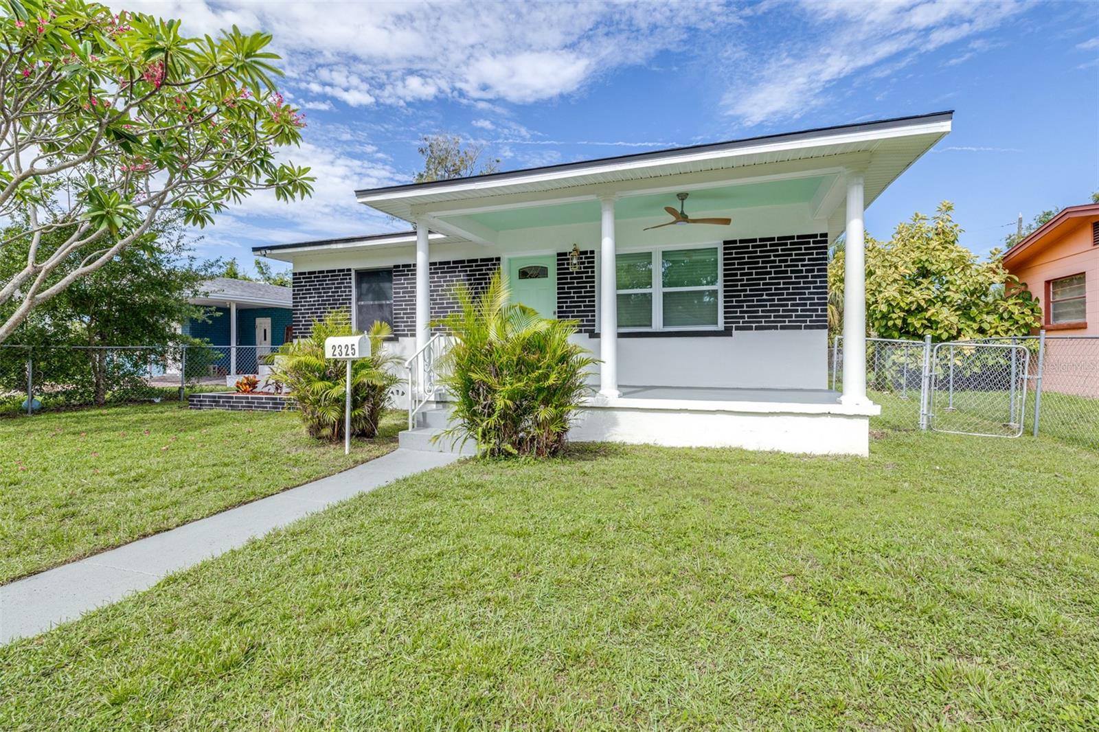 2325 Highland St S Property Photo 5