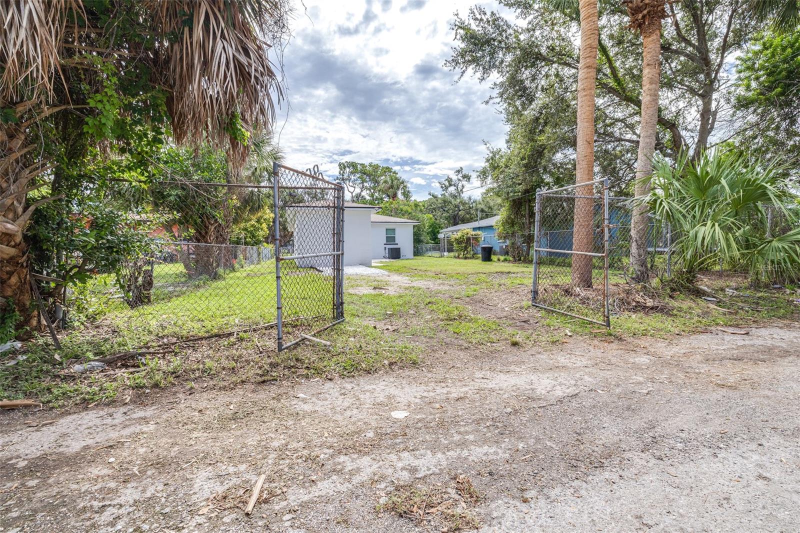 2325 Highland St S Property Photo 40