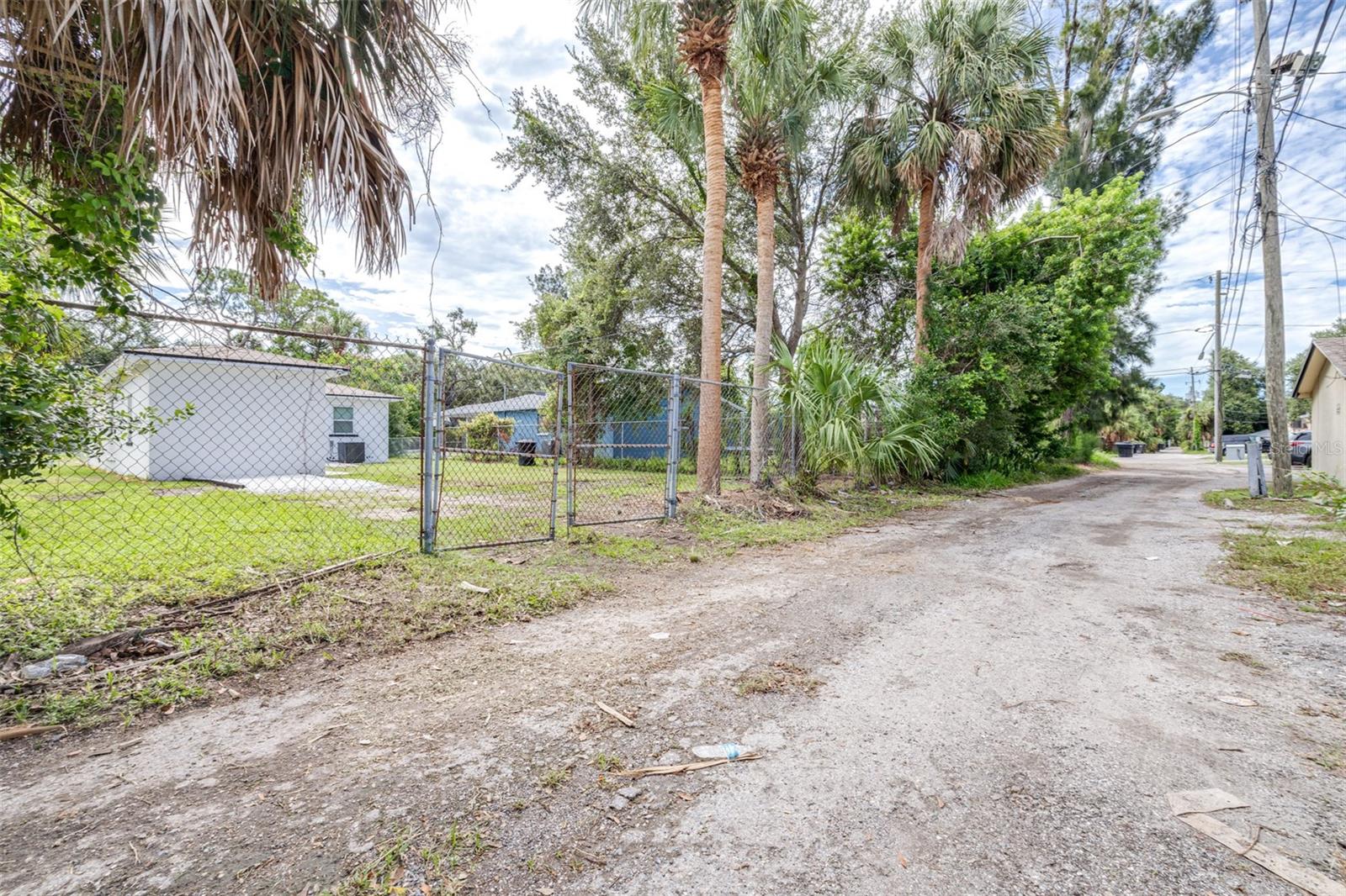 2325 Highland St S Property Photo 42