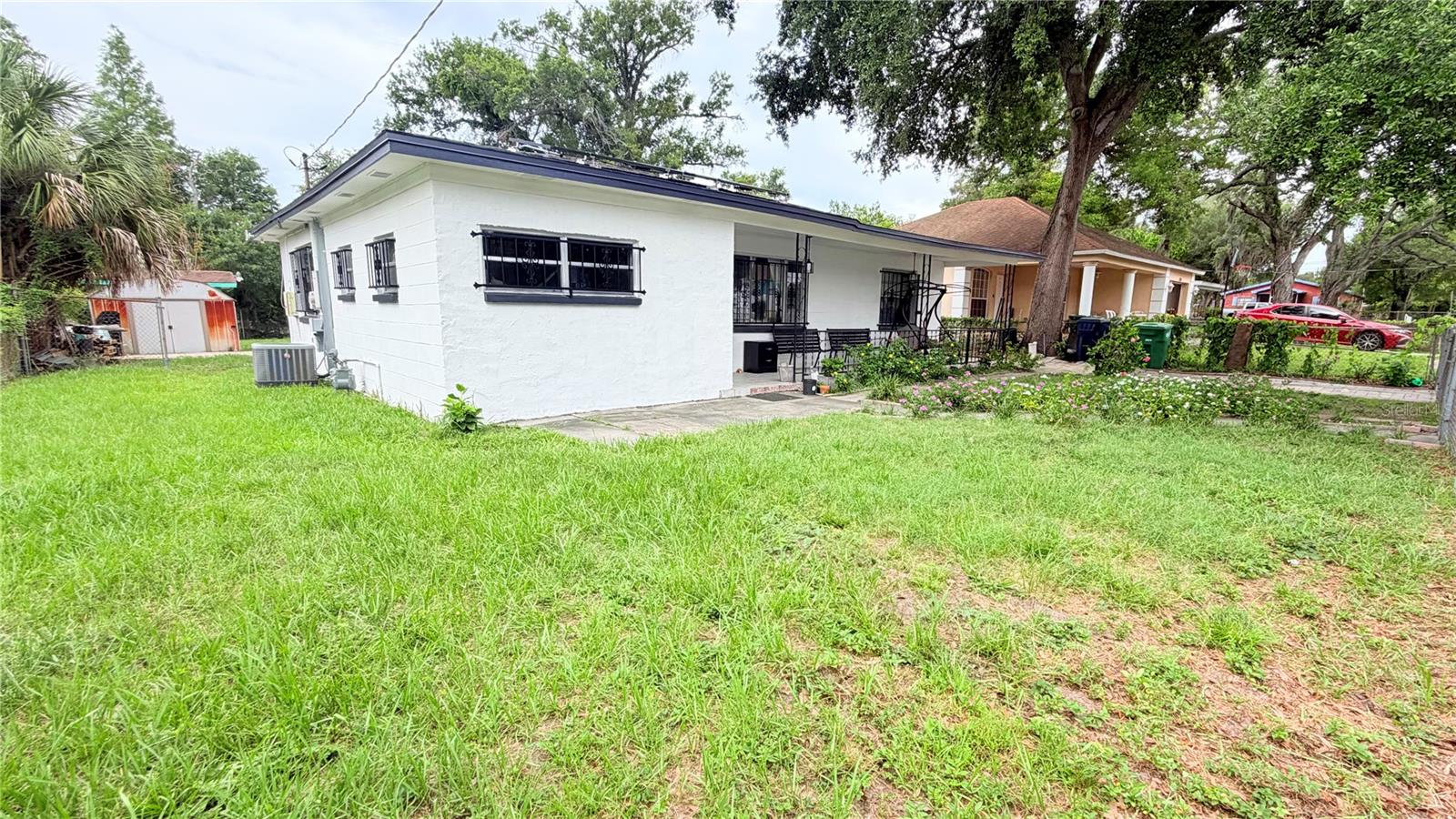 1709 E North Bay St Property Photo 3