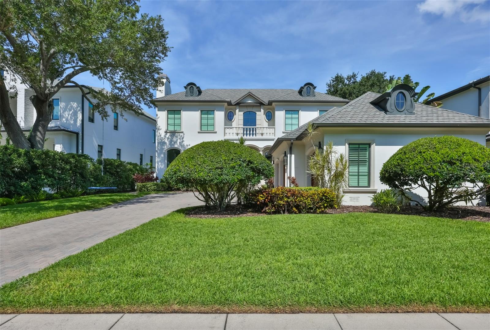 629 Riviera Dr Property Photo 4