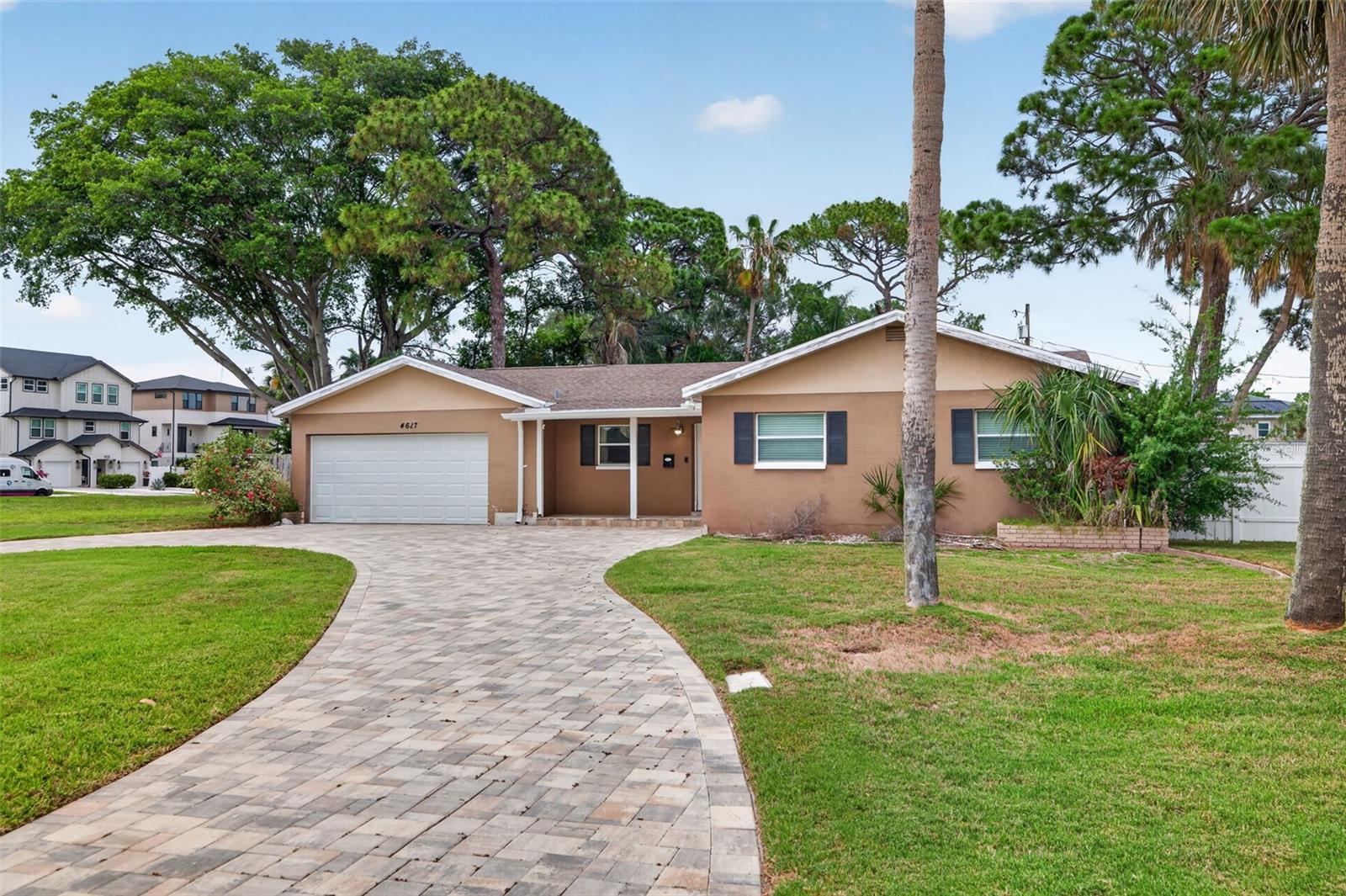 4627 Venetian Blvd Ne Property Photo 1