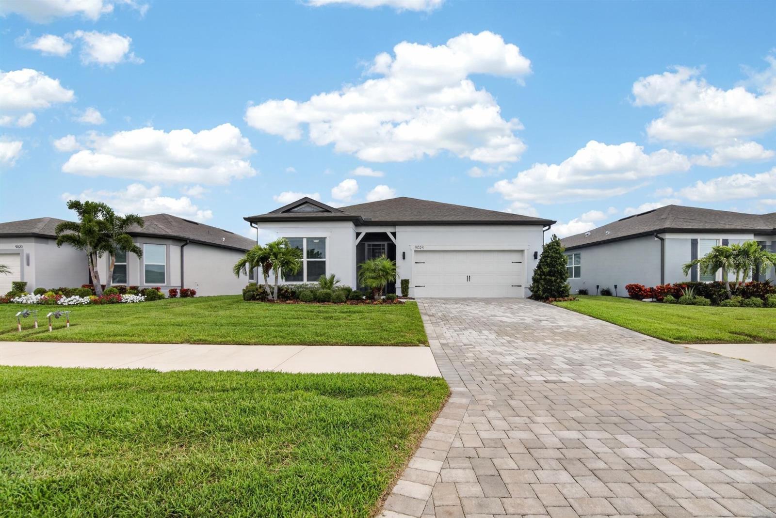 9024 Barrier Coast Trl Property Photo 7