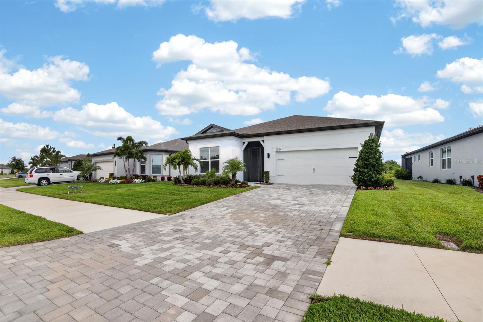 9024 Barrier Coast Trl Property Photo 8