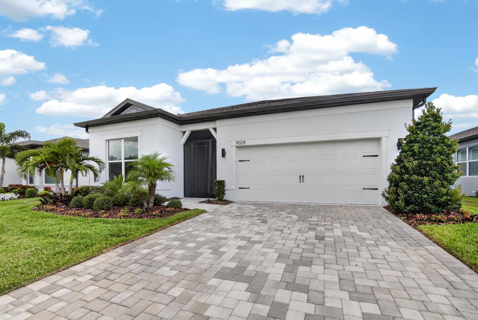 9024 Barrier Coast Trl Property Photo 9