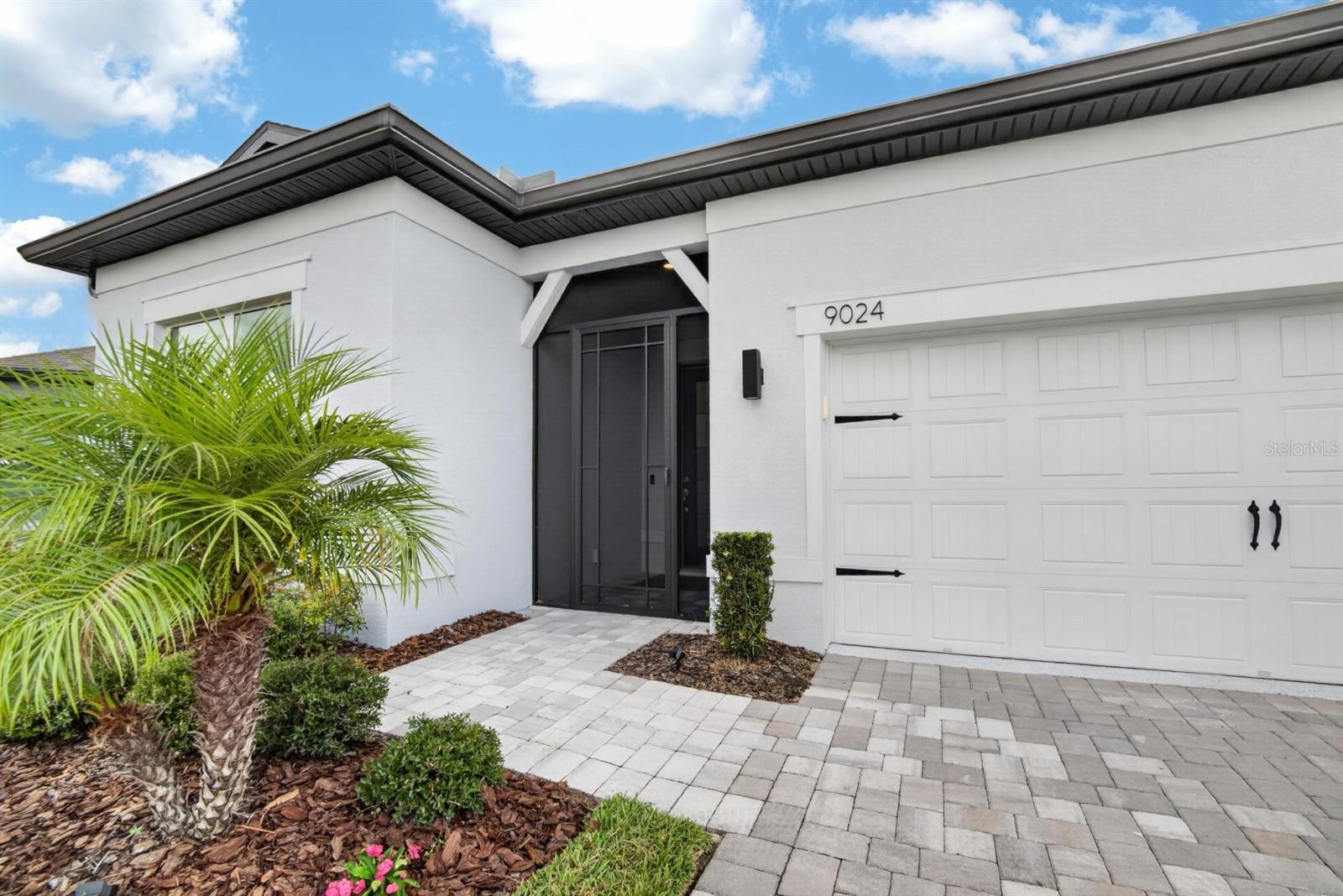 9024 Barrier Coast Trl Property Photo 13