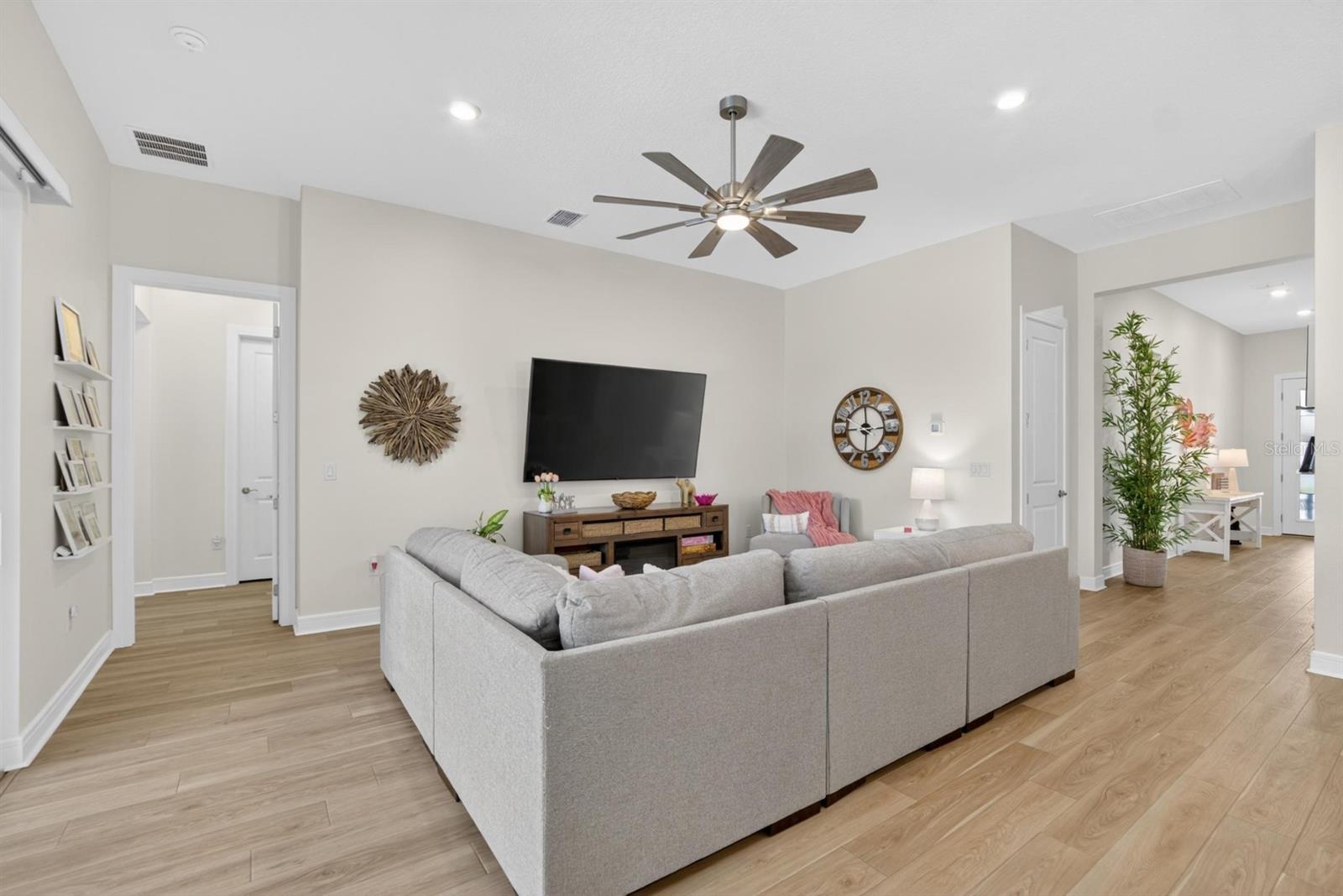 9024 Barrier Coast Trl Property Photo 21