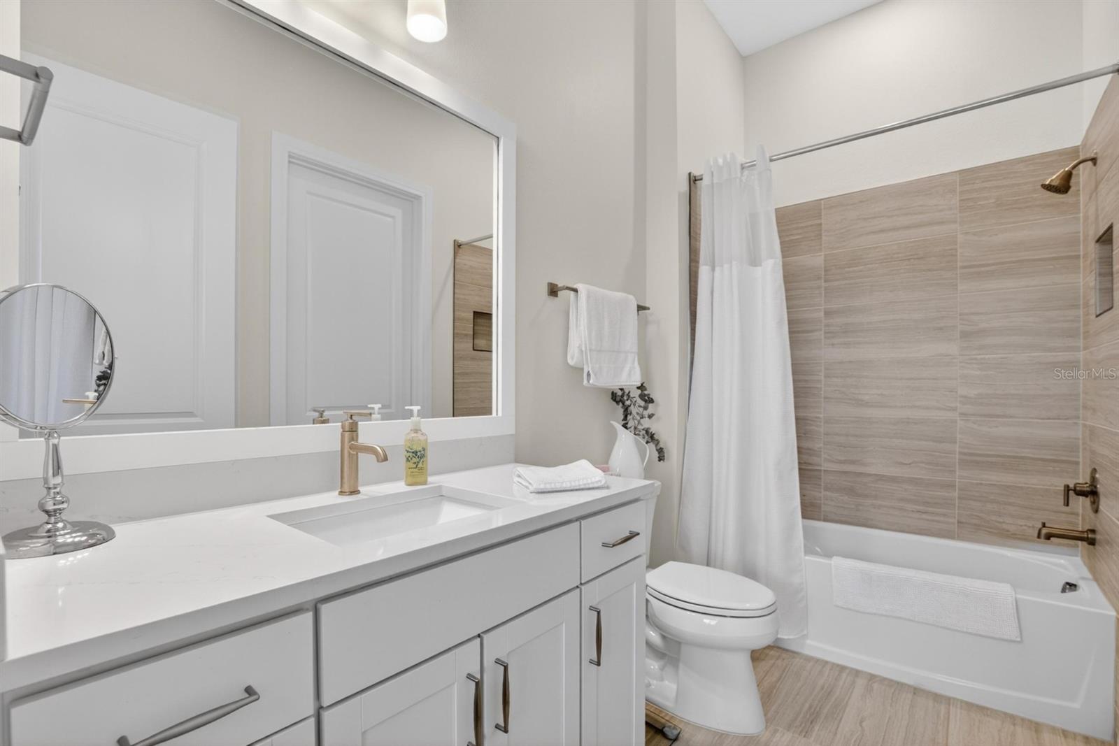 9024 Barrier Coast Trl Property Photo 44