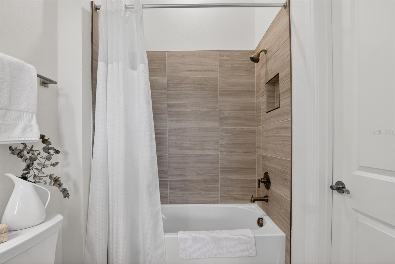 9024 Barrier Coast Trl Property Photo 45