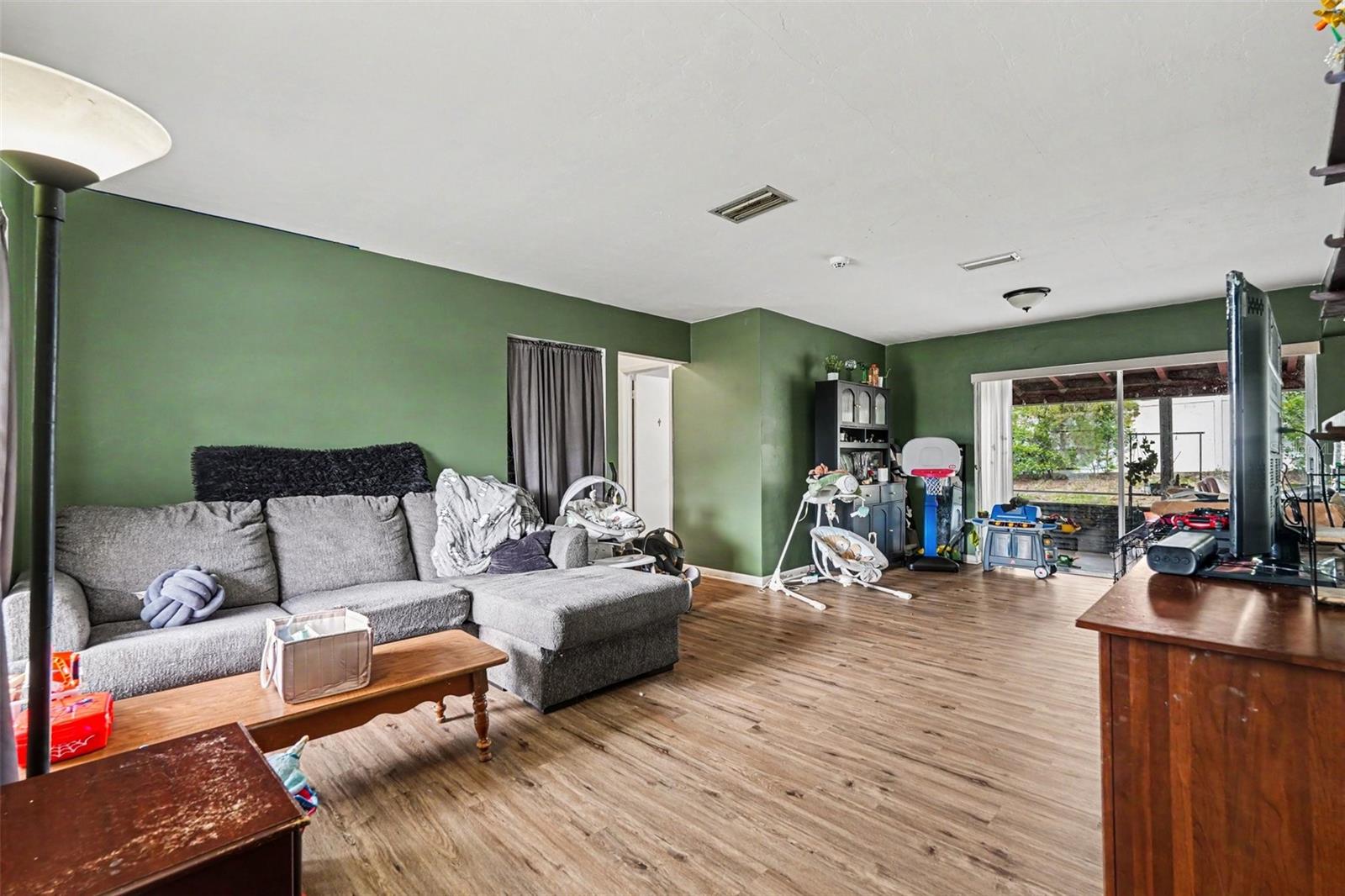 1096 Marlow Ave Property Photo 3