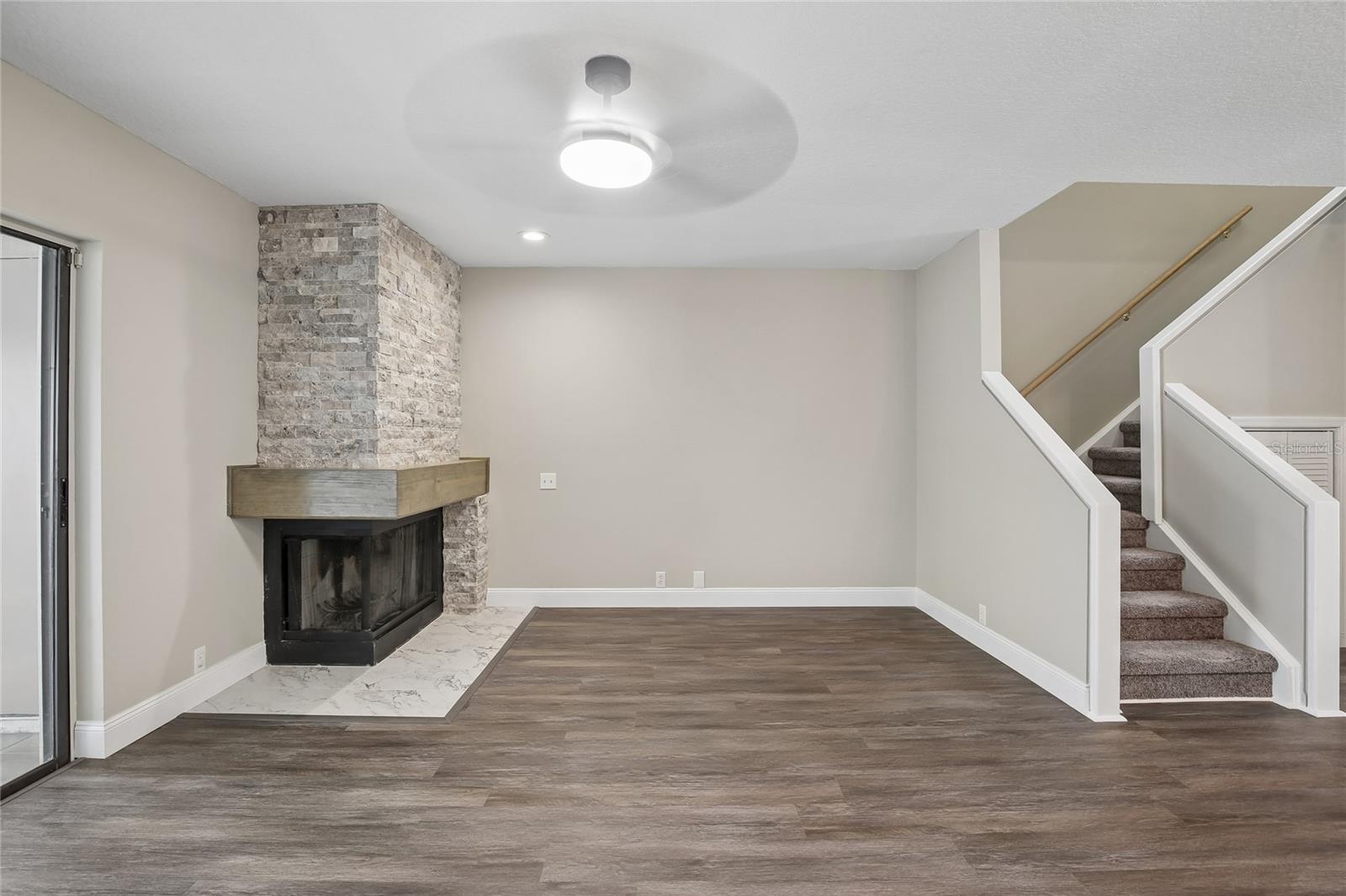 717 Oak Park Pl Property Photo 8