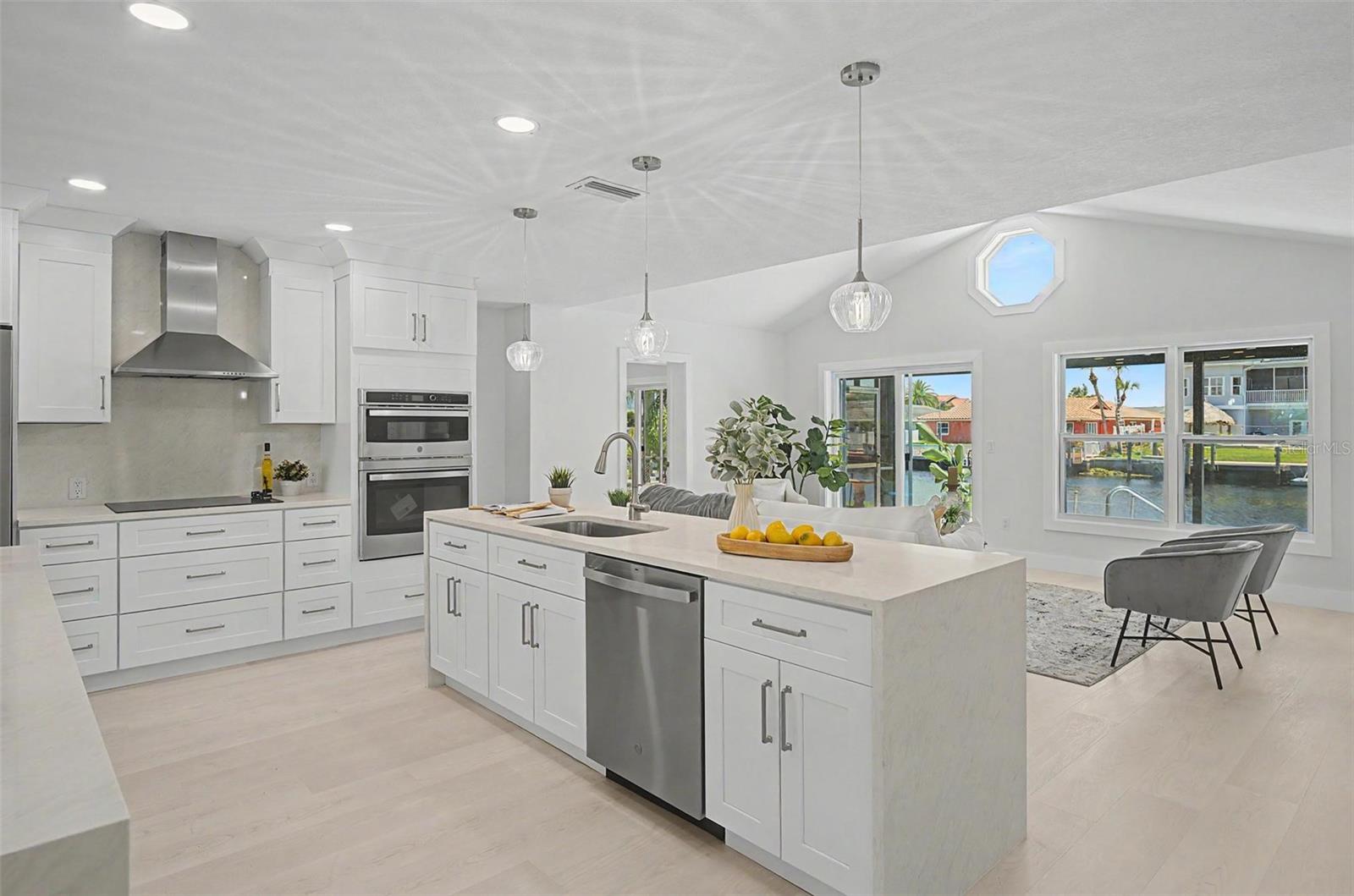 3340 Floramar Ter Property Photo 6