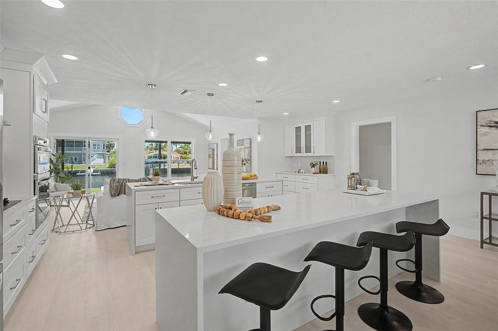 3340 Floramar Ter Property Photo 9