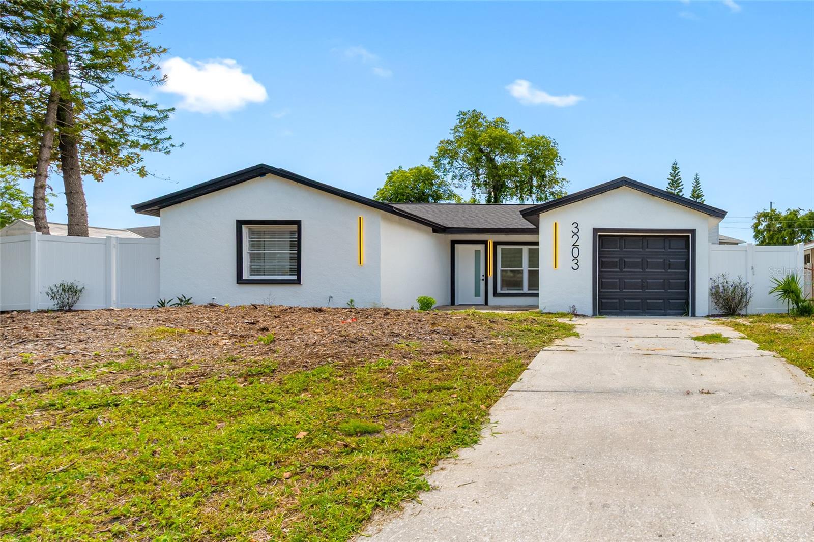TB8518544 Property Photo 2