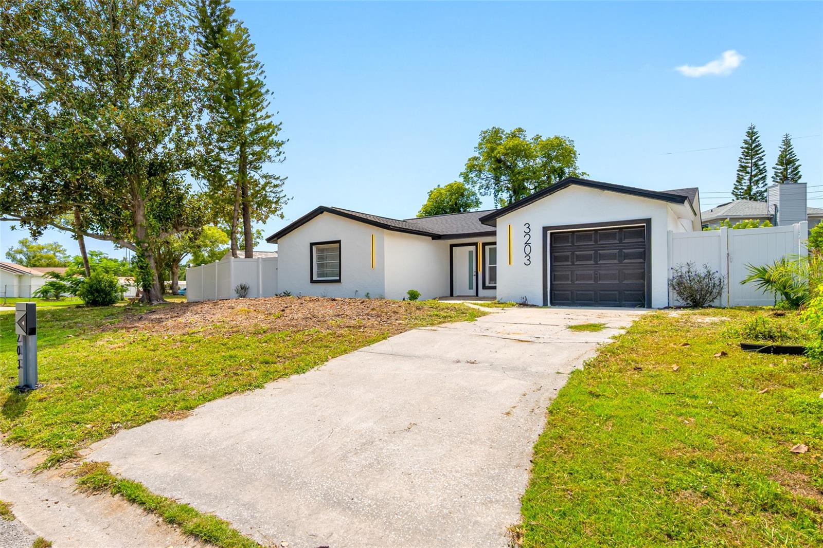 TB8518544 Property Photo 6