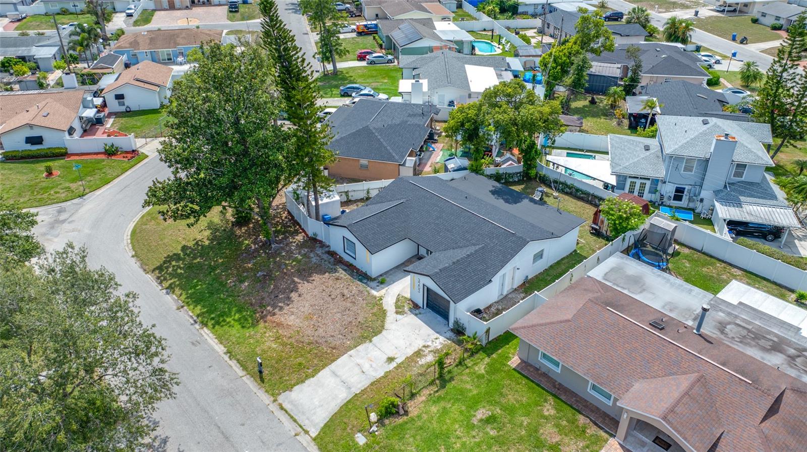 TB8518544 Property Photo 14