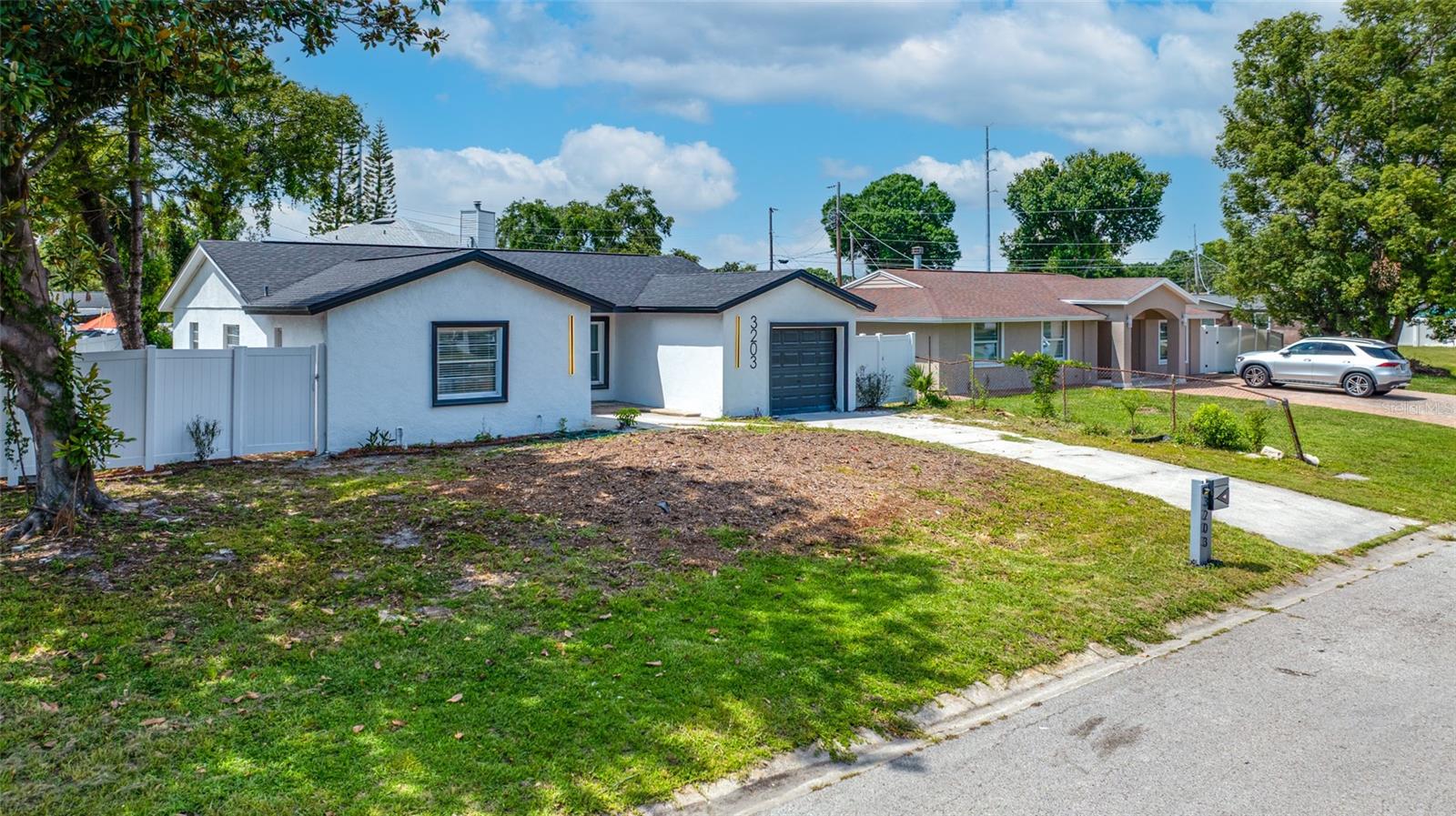 TB8518544 Property Photo 15