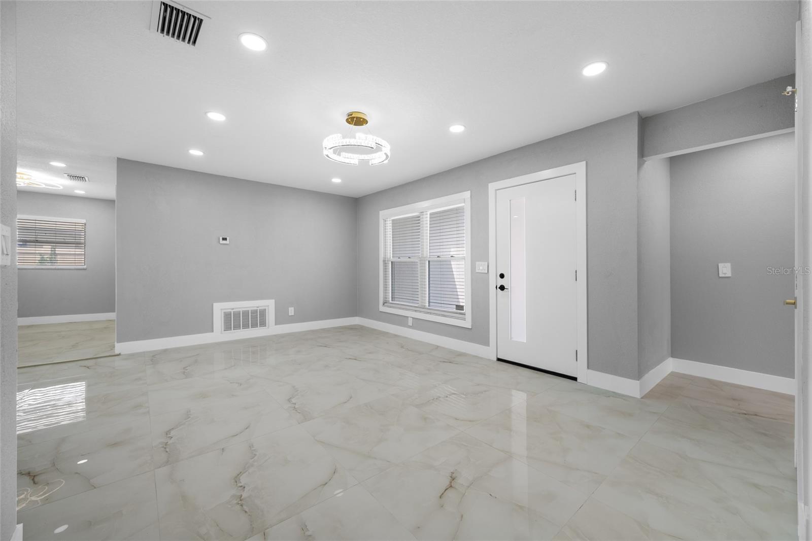 TB8518544 Property Photo 16