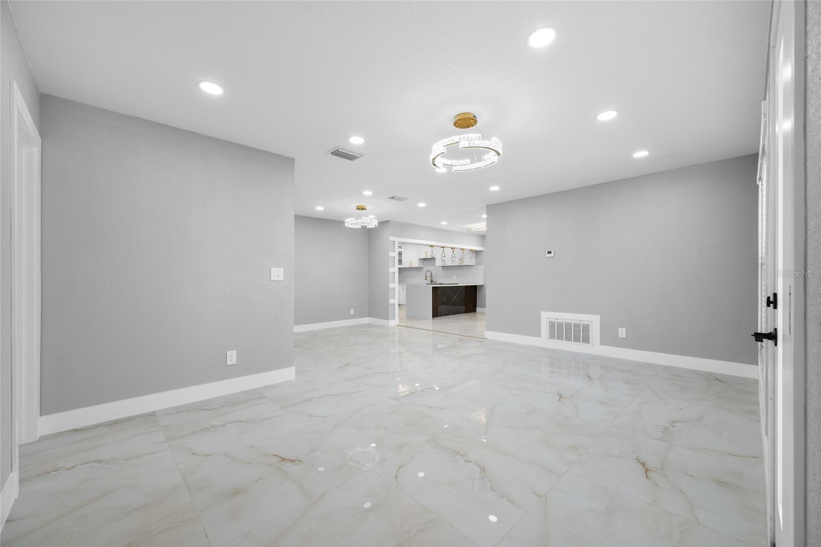 TB8518544 Property Photo 17