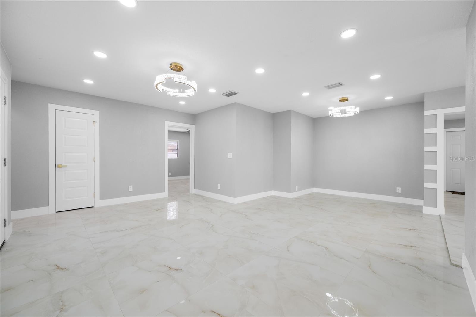 TB8518544 Property Photo 18