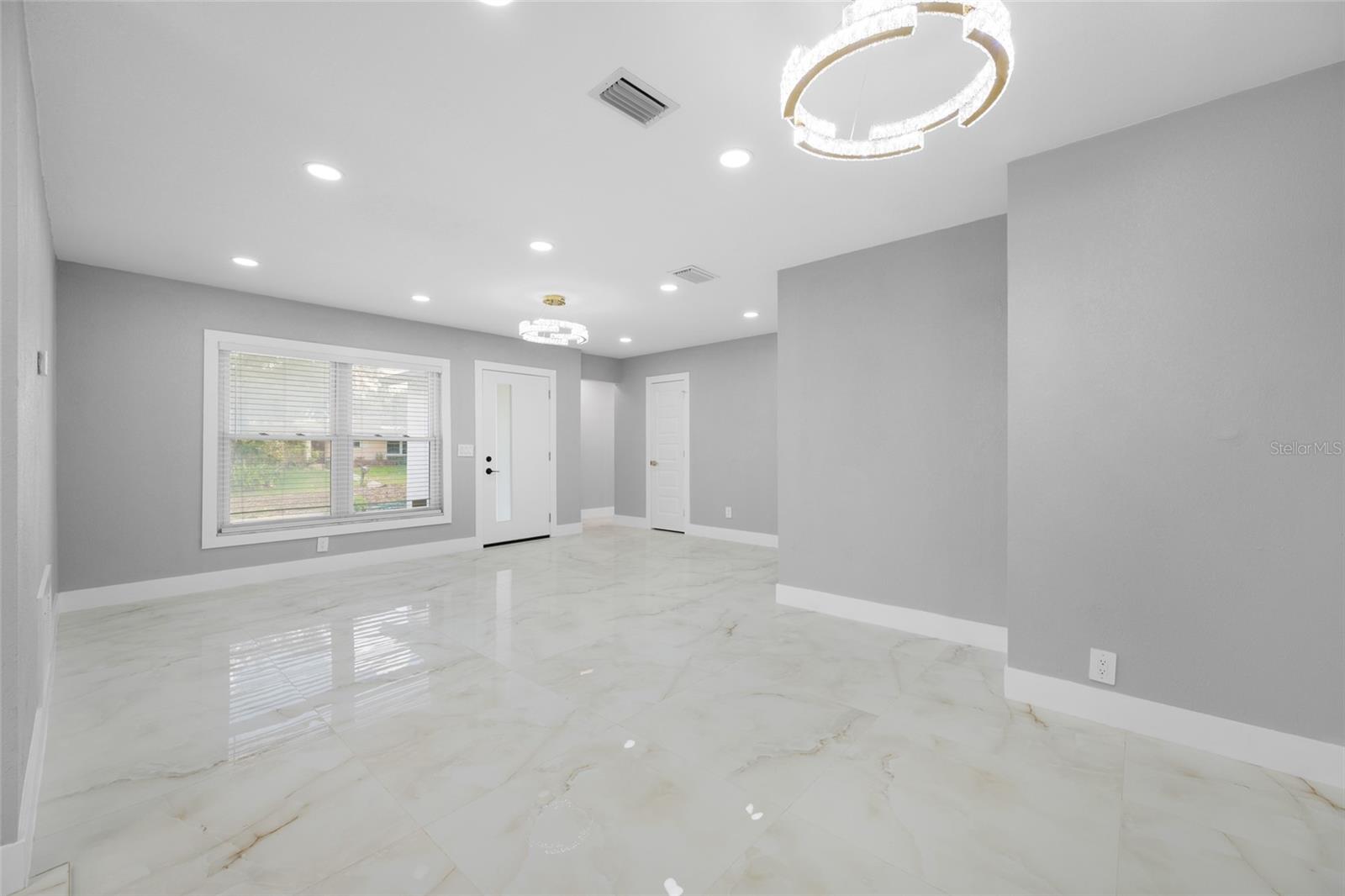 TB8518544 Property Photo 22