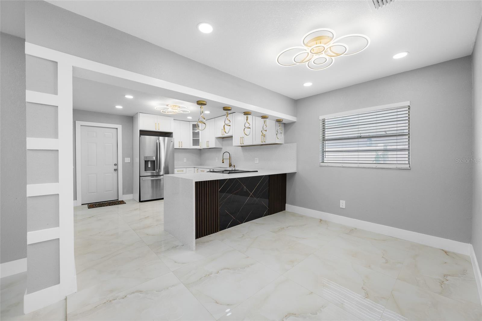 TB8518544 Property Photo 23