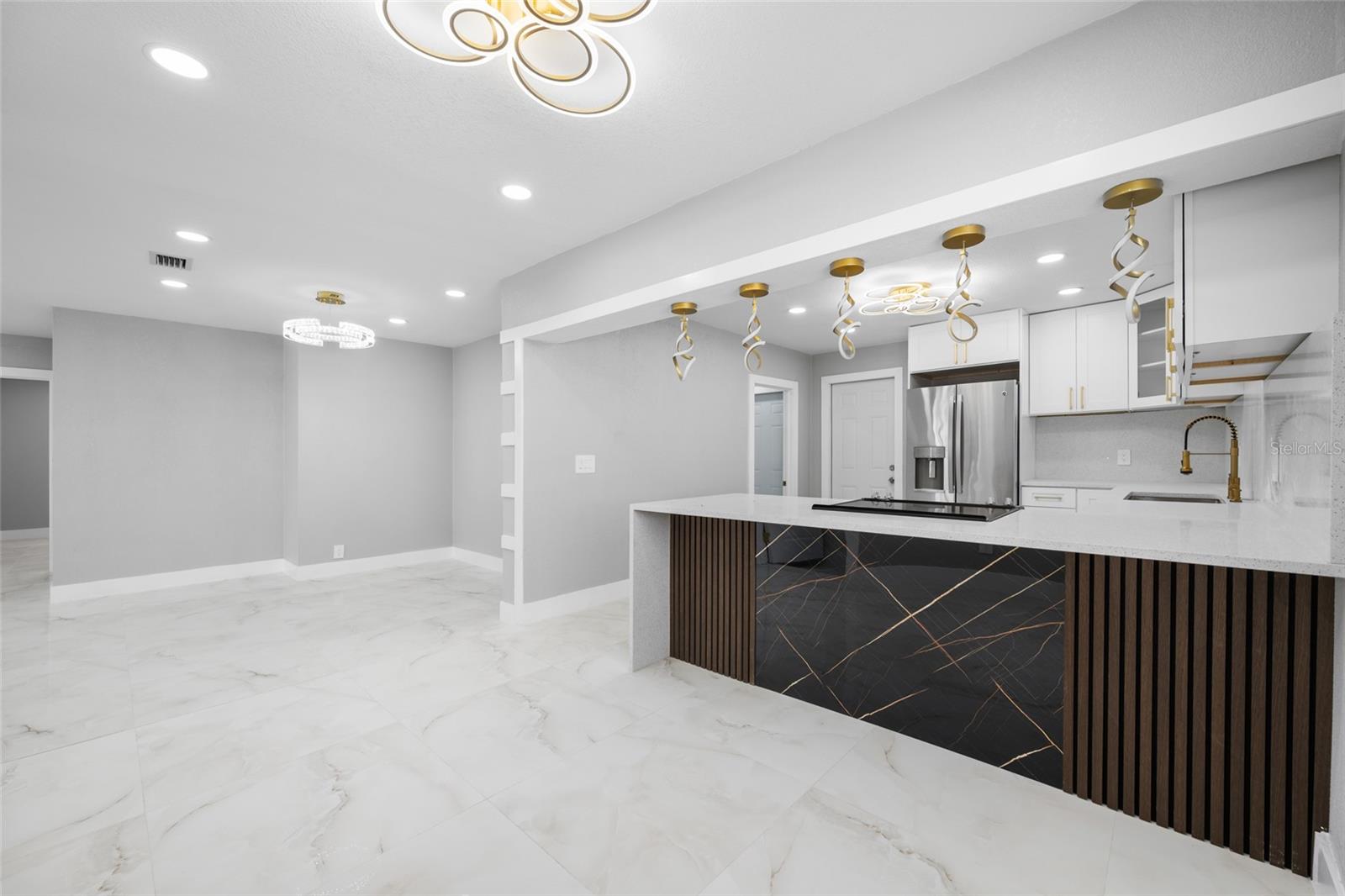 TB8518544 Property Photo 24