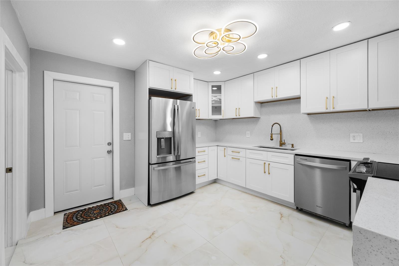 TB8518544 Property Photo 27