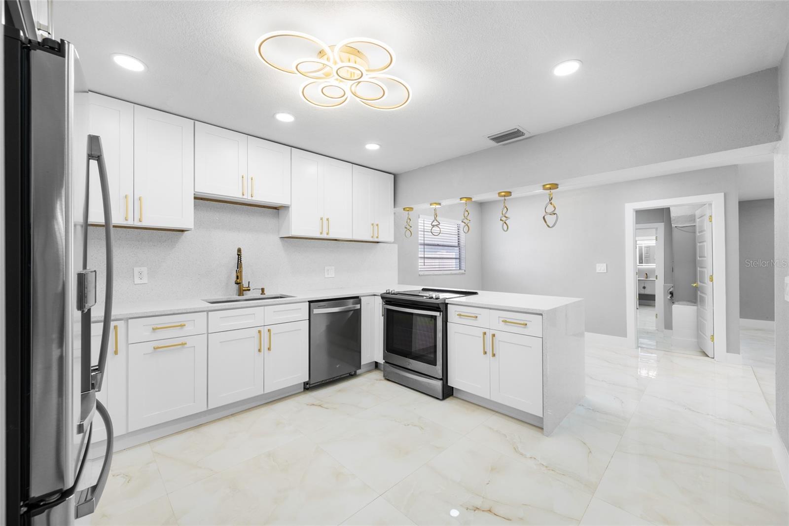TB8518544 Property Photo 29
