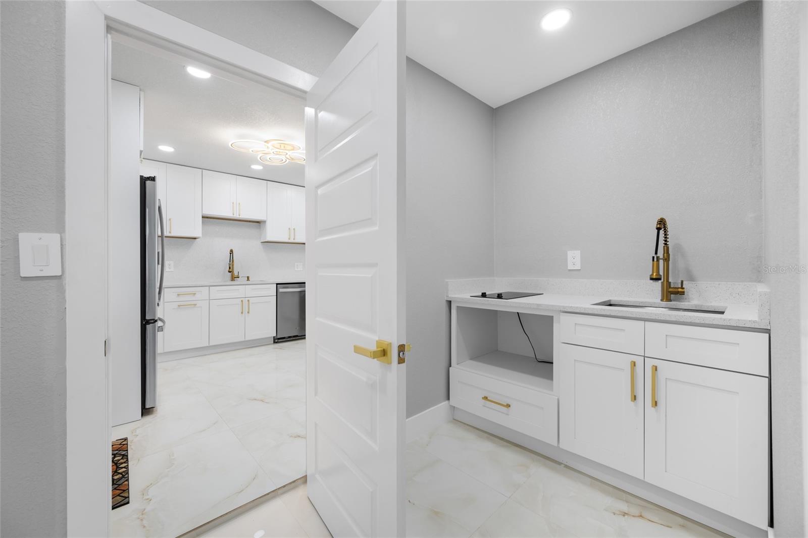 TB8518544 Property Photo 32