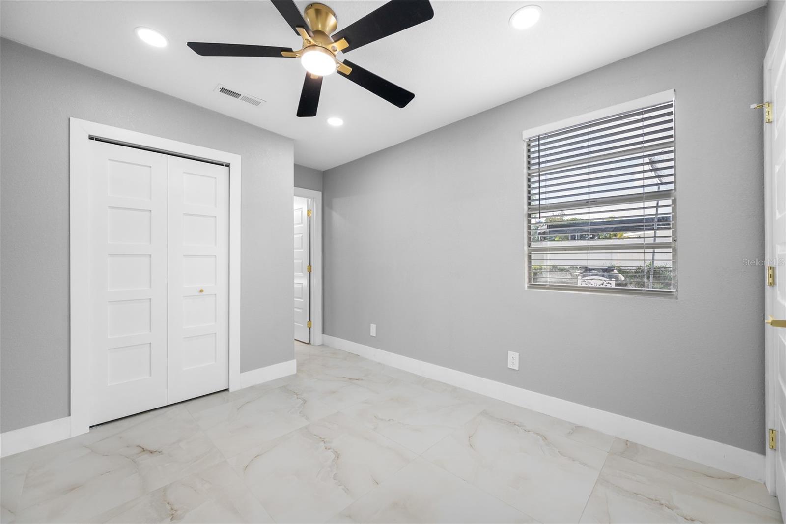 TB8518544 Property Photo 34