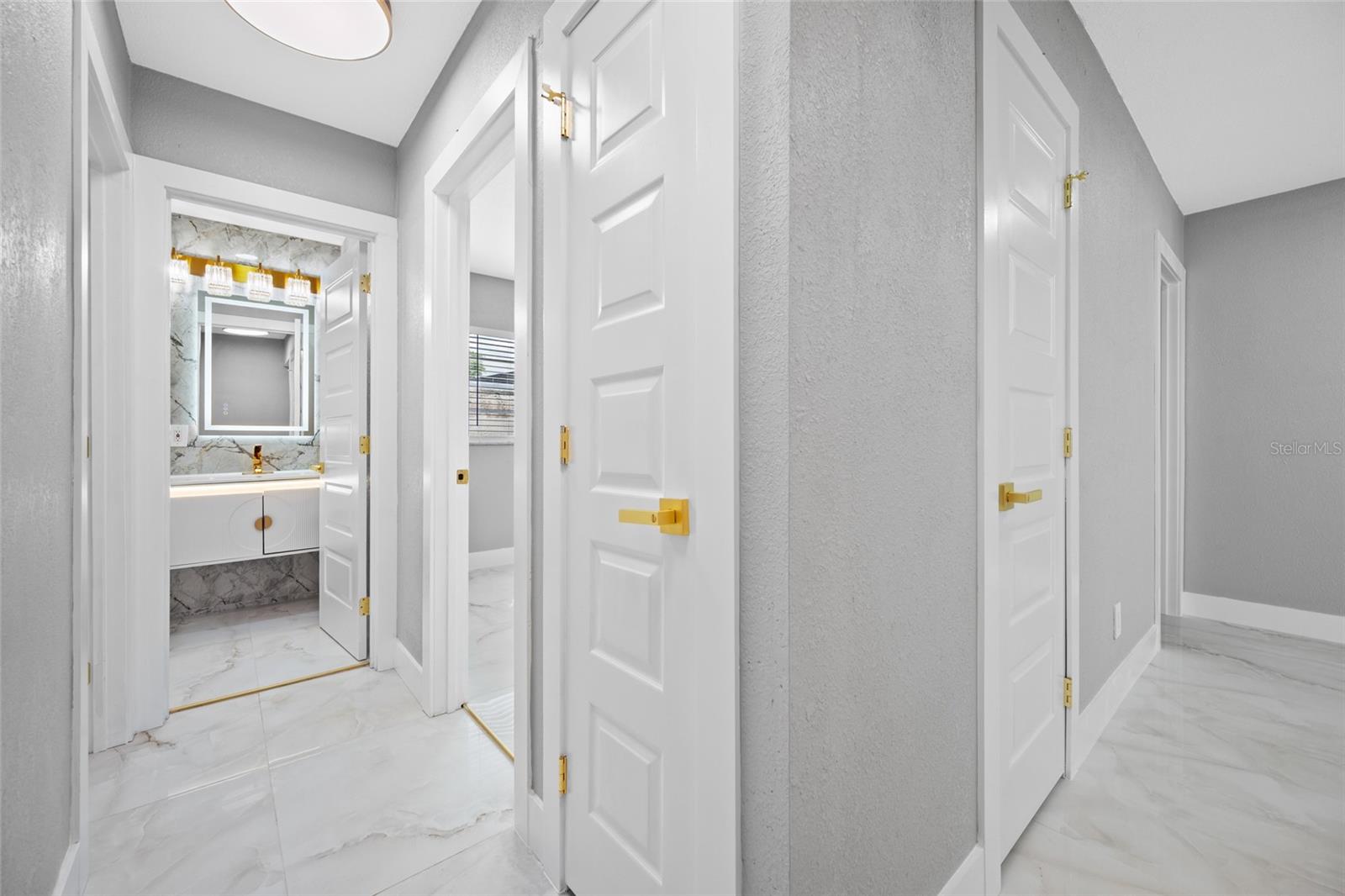 TB8518544 Property Photo 48