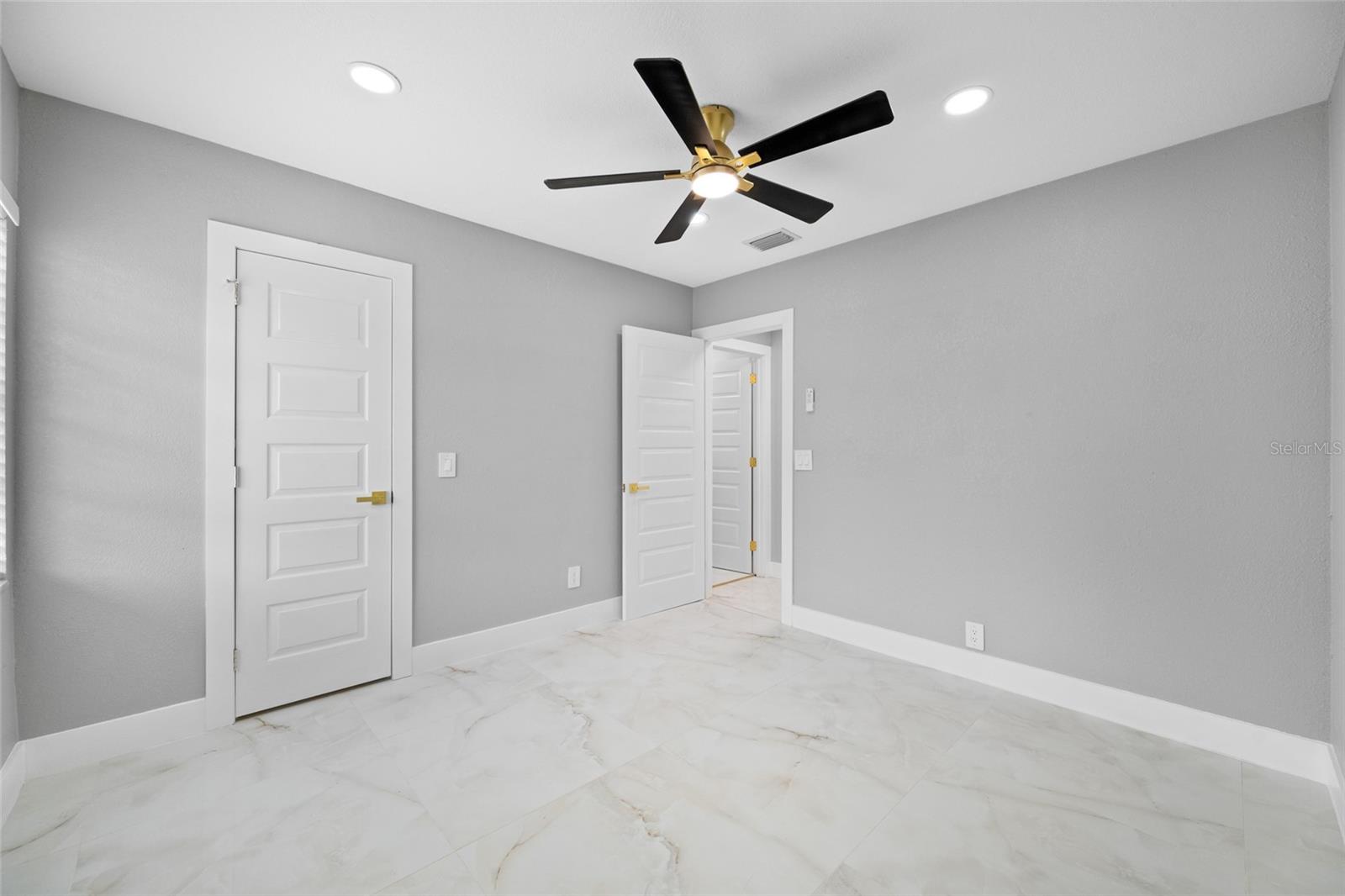 TB8518544 Property Photo 49