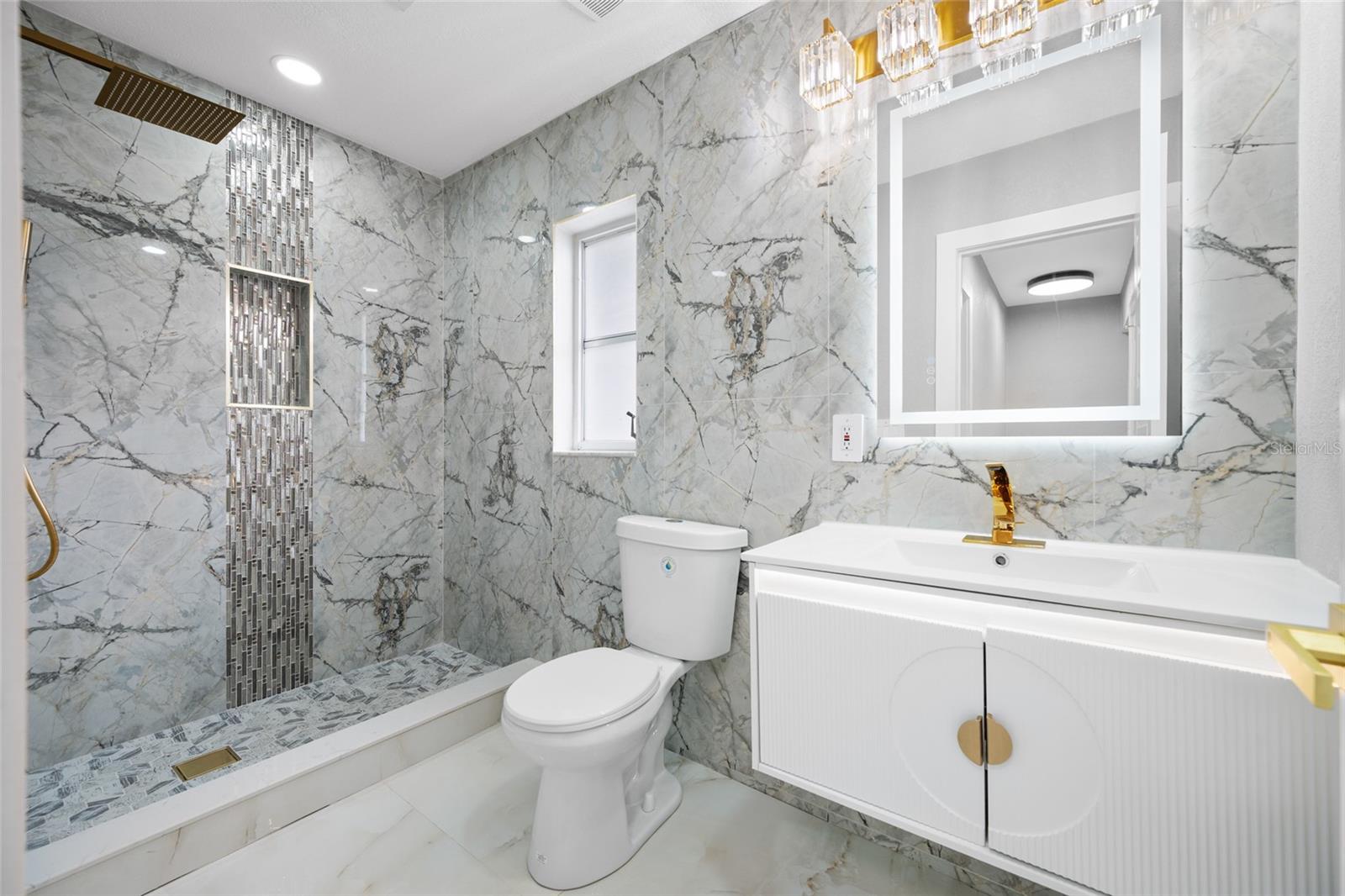 TB8518544 Property Photo 50