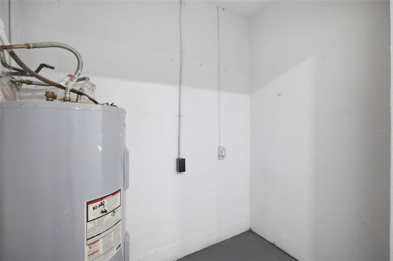 1001 Carlton St Property Photo 27