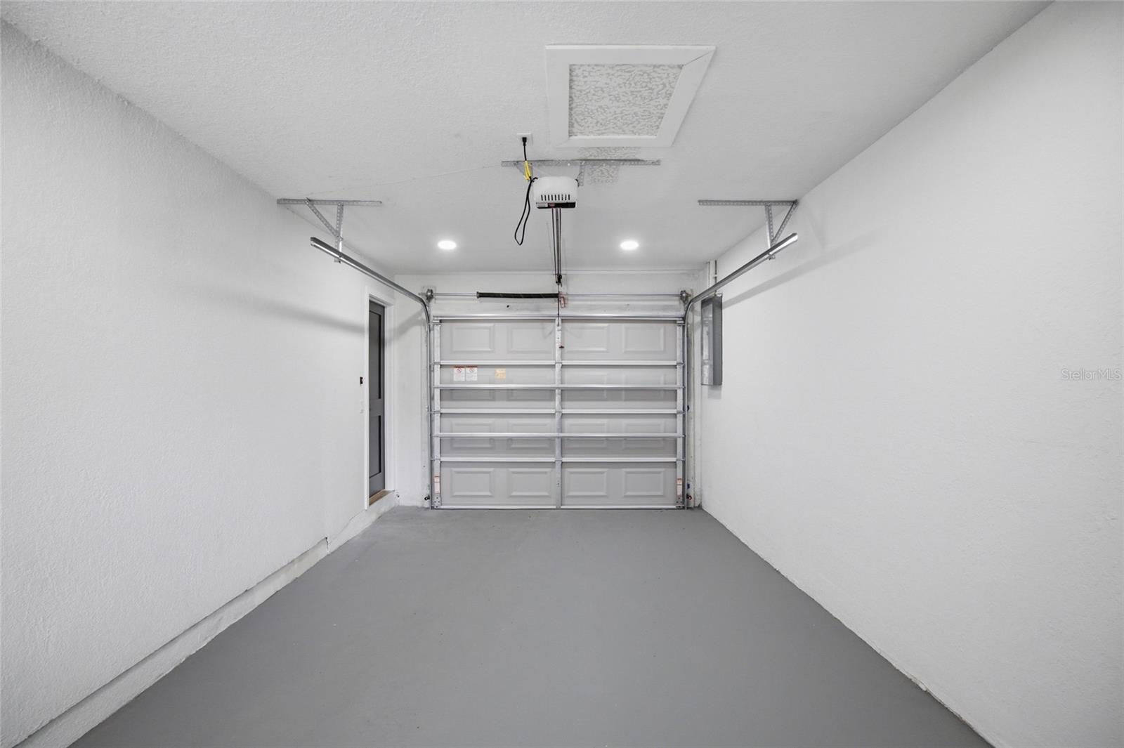 1001 Carlton St Property Photo 29
