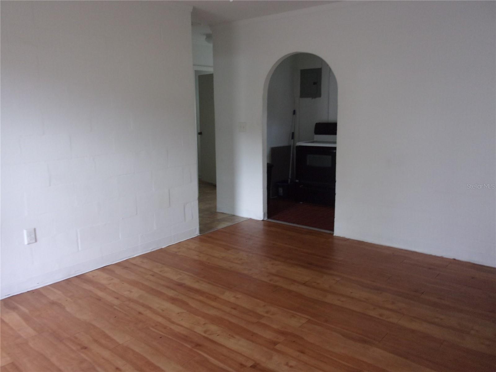 5214 7th St Property Photo 5