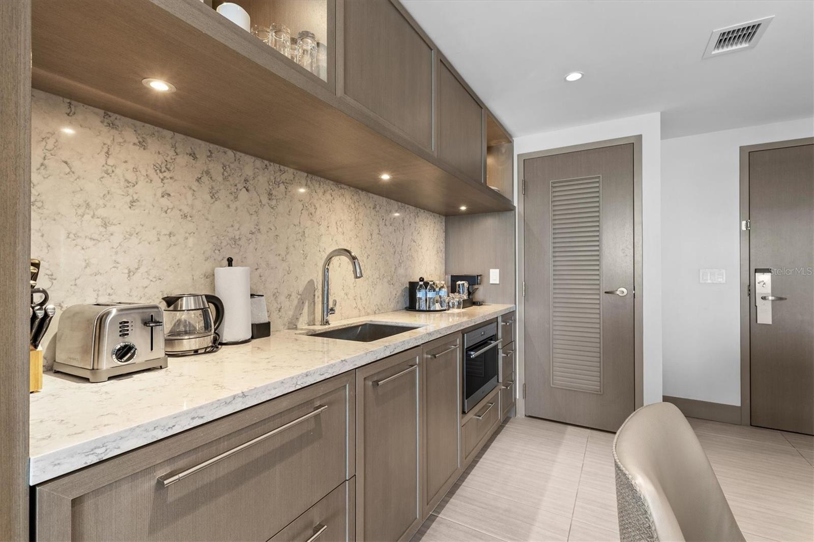 691 S Gulfview Blvd #815 Property Photo 7