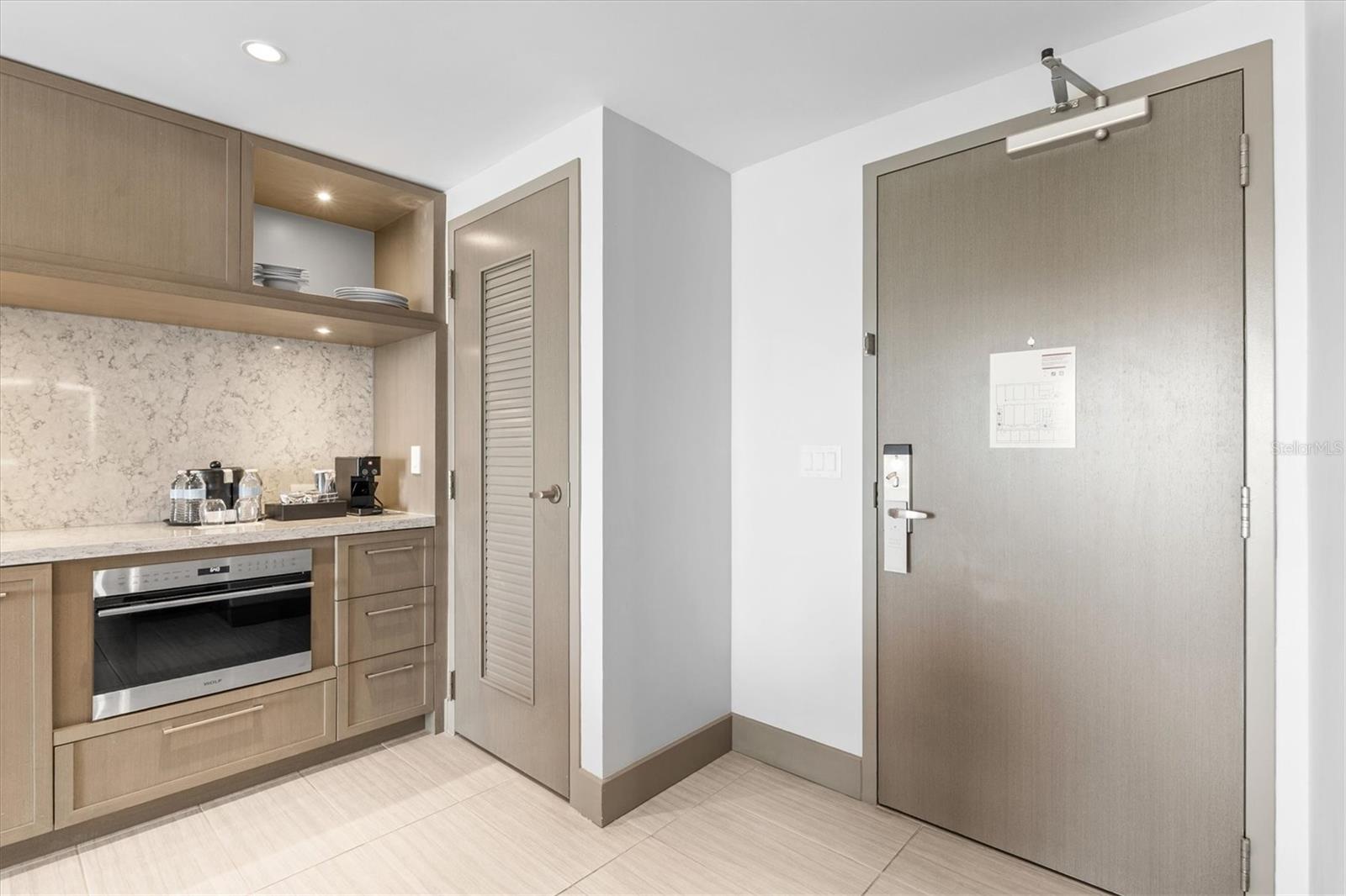691 S Gulfview Blvd #815 Property Photo 8