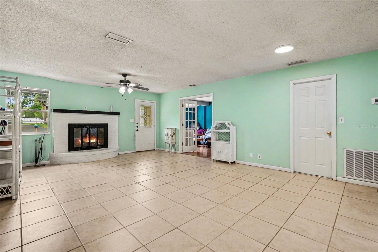 7206 Alafia Dr Property Photo 2